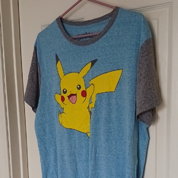 Pokemon Tops - Pokemon Pikachu Tee Size Large